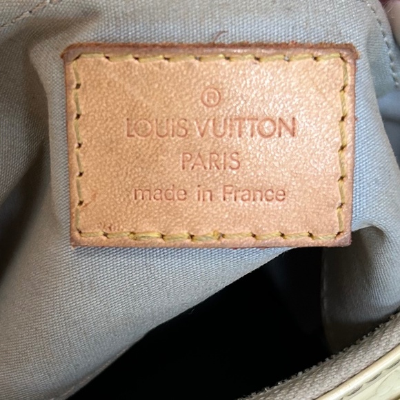 ** WOW** 💫Louis Vuitton Minna Street Vernis Crossbody - Picture 3 of 12